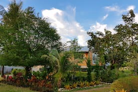Wang Pong Cabin | Wooden Cabin with Pool, Pranburi