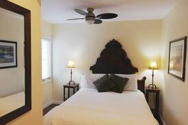 Historic Old Town House | Dunbar Cottage Niagara on the Lake