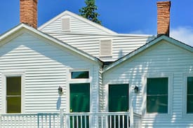 Shullsburg Apartment | Lead Region Lodging Suite