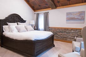 Hubbardsville Bed & Breakfast | The C. Hubb - Cobbler's Hideaway Room