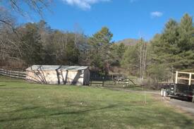 Monterey Bed & Breakfast | River Rest Farm B&B King Rm. - Head Waters, VA