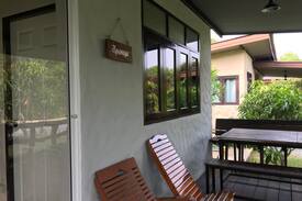 Chakphong House | รีสอร์ทบุษกรการ์เด้นท์ซี (บ้านพักระยอง)