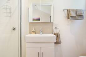 Frankston House | Cedar cottage at the heart of Frankston