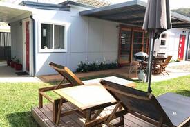Ettalong Beach House | Charlotte’s Cottage! Hidden Oasis, stroll to beach