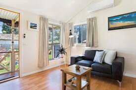 Frankston House | Cedar cottage at the heart of Frankston