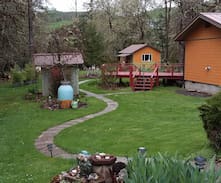 Roseburg House | Riverside Mona Marie, A comfy cabin on the Umpqua
