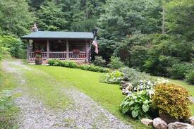 Leicester Cabin | STAR HAVEN LODGING- ASHEVILLES AUTHENTIC LOG CABIN
