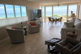 Venice Apartment | Aloha Unit 2 Beachfront Best Beach Views in Venice