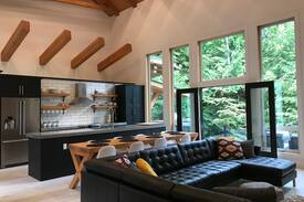 Tofino House | The Spot on Cox Bay -3 minute walk to the beach