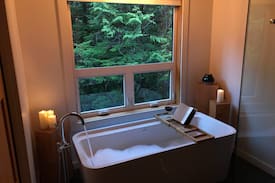 Tofino House | The Spot on Cox Bay -3 minute walk to the beach