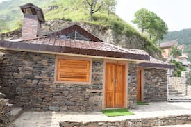 Kandaghat Resort | Kali Tibba Resort Chail Deluxe Room All Meal Plan