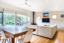 Tootgarook House | Toot beach retreat. Walk to beach, wifi, pets.