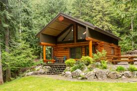 Pemberton Cabin | Lakefront Private Log Cabin - The Hummingbird