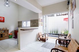Tegalrejo House | Omah Mimod Homestay , Near Tugu Yogya & Malioboro