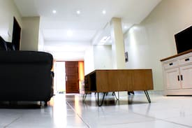 Tegalrejo House | Omah Mimod Homestay , Near Tugu Yogya & Malioboro