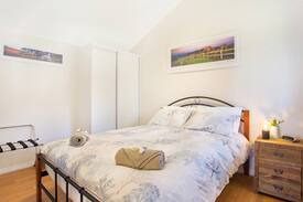 Frankston House | Cedar cottage at the heart of Frankston