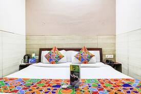 Bani Park Hotel | Cozy Deluxe room in jaipur