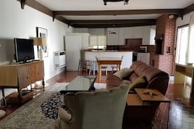 Burlingame Hills House | Beautiful guest house in Burlingame