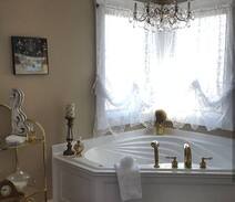 Loyalist Bed & Breakfast | Daisy Hill B&B- RIVER SUITE Hot breakfast included