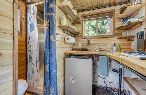 Cripple Creek Cabin | NEW Lovable Mountain Tiny Home near Cripple Creek