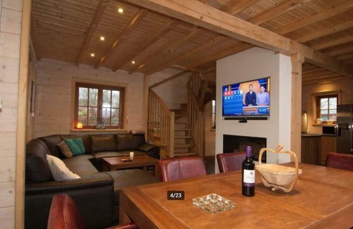 Linde Villa | Albert wooden house in wooded area with beautiful views over the countryside