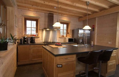Linde Villa | Albert wooden house in wooded area with beautiful views over the countryside