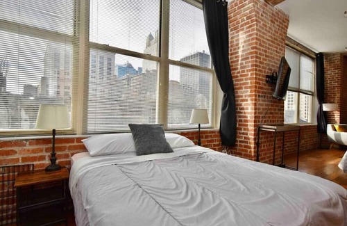 Downtown Kansas City Apartment | ★ THE PAD ★ KING BED ★