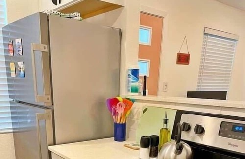 Clarksville Condo | Instagrammable Condo Walkable to All in Austin!