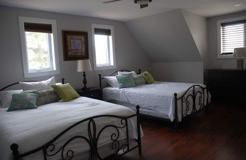 Greater Madawaska Cottage | Barrett Chute Cottage and Ski Chalet - 5 mins from Calabogie Peaks