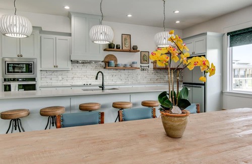 Glenwood House | Surf Shack on the Caddo