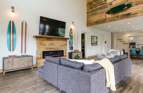 Glenwood House | Surf Shack on the Caddo