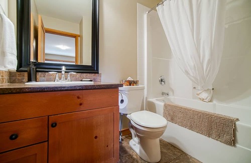 Kent Ski Chalet | Unit #2 | Harrison Chalet Suites @ Harrison Hot Springs