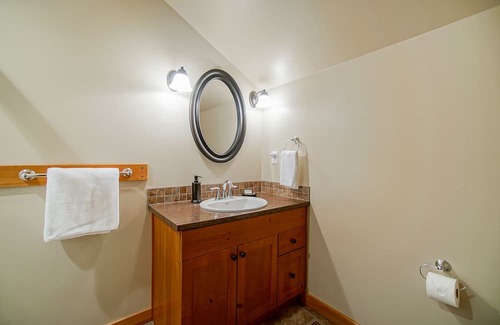 Kent Ski Chalet | Unit #2 | Harrison Chalet Suites @ Harrison Hot Springs