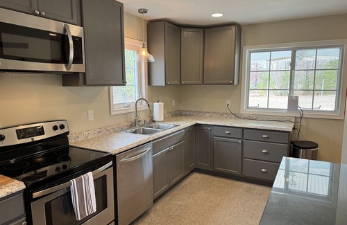 Ruther Glen Cottage | Stay and Play! Country Cottage Getaway with PRIVATE 3 Acre Swimming Pond