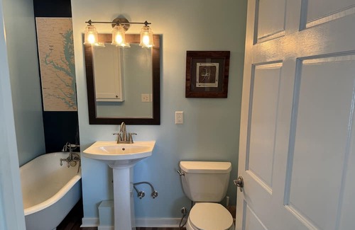 Ruther Glen Cottage | Stay and Play! Country Cottage Getaway with PRIVATE 3 Acre Swimming Pond