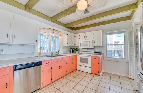 Inlet Harbour House | Oceanfront, Four BedroomThree Bathroom (Ground Level space)