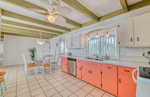 Inlet Harbour House | Oceanfront, Four BedroomThree Bathroom (Ground Level space)