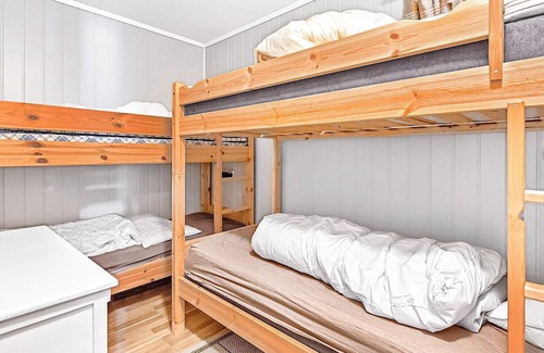 Gulen Municipality House | 6 person holiday home in Ånneland