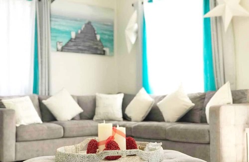 Tierras Nuevas Poniente House | Summer Vacation Puerto Rico with pool 1st FL.