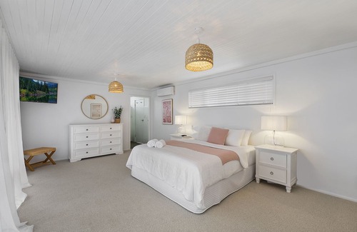 Shelly Beach House | Beautifully Renovated Beach Cottage Backing Onto Shelly Beach Golf Course