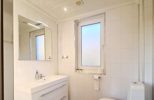 Lonevag House | 5 person holiday home in LONEVÅG