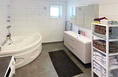 Averoy Apartment | 6 person holiday home in AVERØY