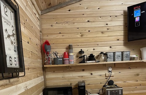 Hastings Highlands Cabin | Lake front cabin, with a seperate cabin with kitchenette and a bathroom.