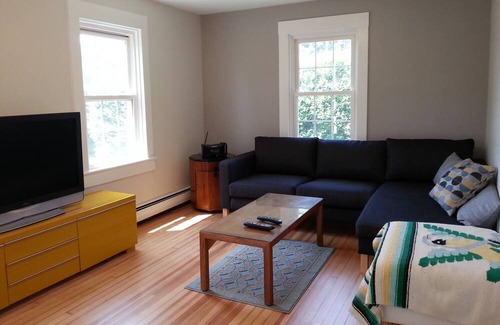 Newport East Cottage | You will love this cozy beach cottage ..... 5 minute walk to the beach !!