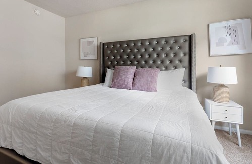Collierville Apartment | Modern Apartment in Prime Location (ID5170X6)