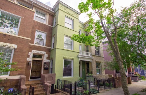Bloomingdale Apartment | Stylish 1BR oasis with AC, laundry, next to park!
