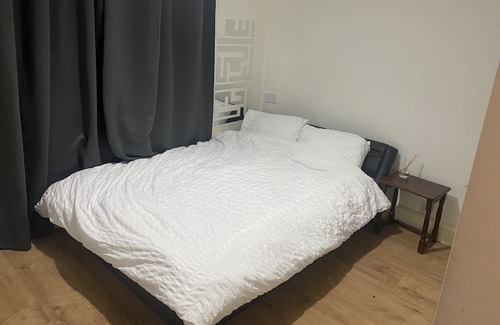 Abbey Wood Apartment | Beautiful ground floor flat with conservatory