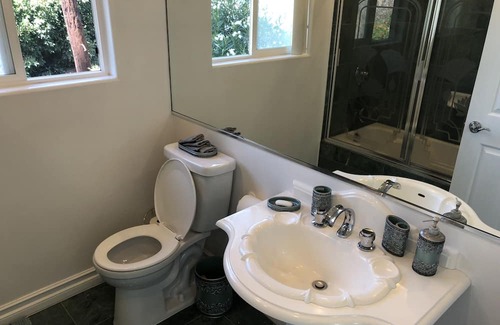 Westwood House | Large Luxury West Los Angeles Guesthouse with Housekeeping
