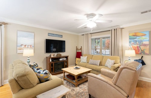 King City House | Village Walk - 3 bedrooms, 2 1/2 bathrooms located next to the Village