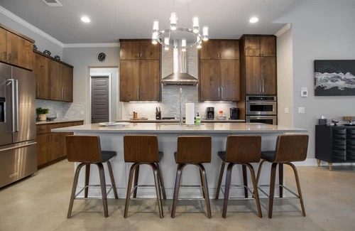 Kingsland House | Luxe Living 4 King Suites, Bunkroom, Pool, Spa, Lift Your Pontoon or Wake Boat!